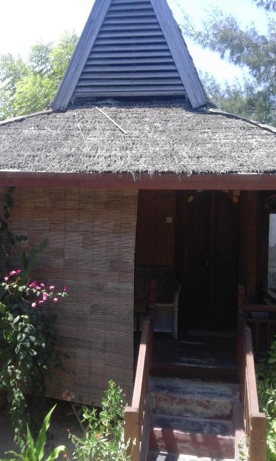 Coral Beach Pizza Cottages Джили Трауанган Стая снимка